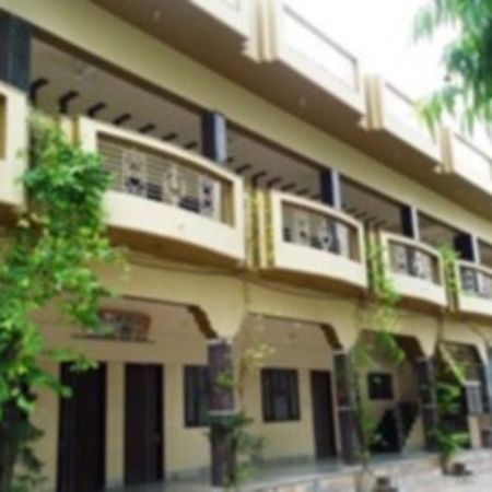 Hôtel Kedar Dham à Mathura Extérieur photo
